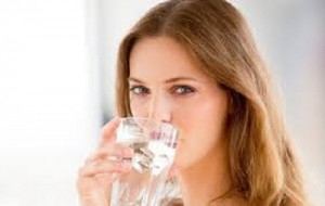 Uống nước khi đang đói không chỉ giúp bạn giảm cân mà còn chữa được những bệnh nguy hiểm này