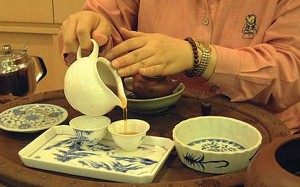 Uống trà tráng miệng sau khi ăn, thói quen tưởng lành mà rất hại của người Việt