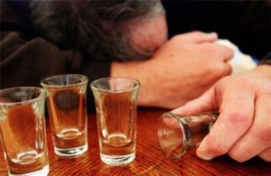 Cách gì giảm đau đầu khi uống rượu?