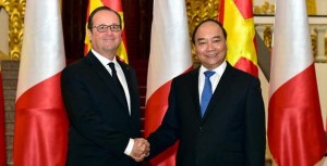 Chiêm ngưỡng món quà độc đáo Thủ tướng Nguyễn Xuân Phúc tặng Tổng thống Pháp