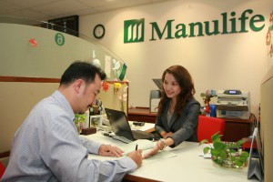 Công ty Bảo hiểm Manulife bị tố' vi phạm hợp đồng, 'xén' trợ cấp viện phí