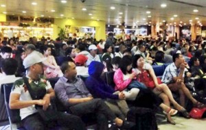 Sân bay Tân Sơn Nhất hoãn nhiều chuyến bay