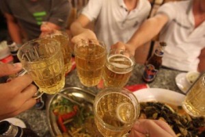 Đàn ông Việt nằm top thế giới vì uống nhiều bia, rượu