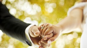 ‘Tuổi thọ’ của hôn nhân có ảnh hưởng đến tuổi kết hôn?