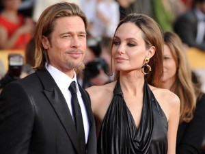 Hé lộ chuyện kinh hoàng khiến Angelina Jolie và Brad Pitt chia tay?