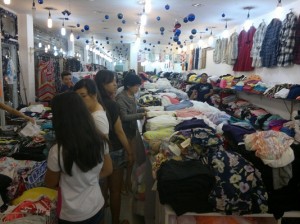 Thị trường quần áo mùa đông: Đầu mùa hút khách, hàng Việt lên ngôi