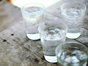 Không phải ai cũng cần uống tới 8 cốc nước mỗi ngày, nghiên cứu mới sẽ chỉ cho bạn khi nào nên dừng lại