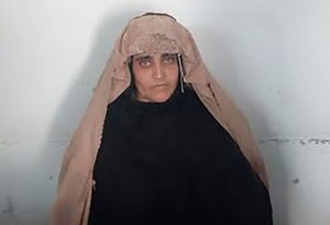 Số phận nghiệt ngã của cô gái Afghanistan có ánh mắt hút hồn