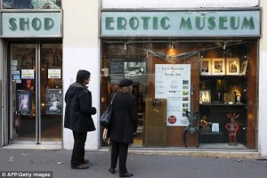 Bảo tàng tình dục Paris bán tháo đồ để đóng cửa