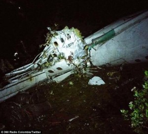 Máy bay chở đội bóng đá Brazil bị rơi: 6 người sống sót, trong đó có 1 cầu thủ