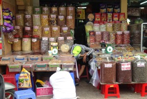 TP. Hồ Chí Minh: Phát hiện 9 tấn bánh kẹo quá hạn sử dụng chuẩn bị tung ra thị trường vào dịp Tết