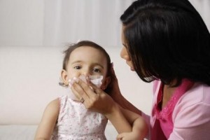 Bí quyết trị chứng sổ mũi cho trẻ bằng nước gạo tẻ và gừng rang của bà mẹ 8x