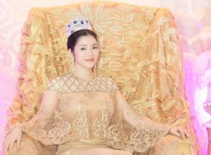 Lý Nhã Kỳ đầu đội vương miện, ngồi ghế vàng hoàng gia trong lễ sắc phong Công chúa châu Á