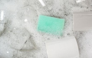 Sai lầm trong việc rửa bát gây tổn hại sức khỏe: Bạn vẫn mắc hàng ngày mà không hay biết
