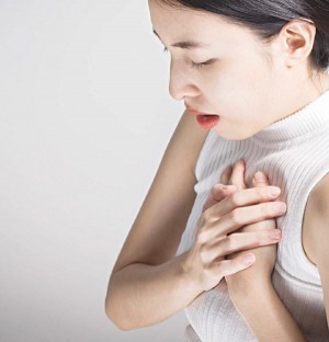 Phân biệt đau ngực do ợ nóng và bệnh tim mạch