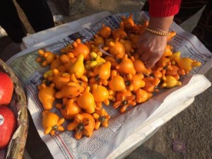 Quả Dư thừa: Trái cây cúng tết hot nhất 2017 ở Hà Nội