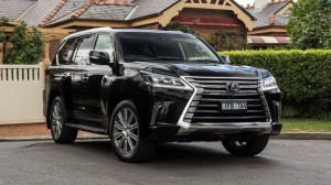Toyota Việt Nam giảm giá nhiều mẫu xe nhập khẩu