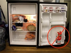 Bảo quản sữa ở cánh tủ lạnh và đây là lý do nên từ bỏ thói quen nguy hiểm này
