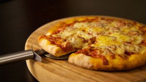 Kinh nghiệm đơn giản để pizza mua về nhân và bánh không 