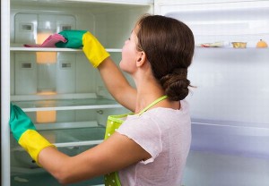 Làm sạch mọi ngóc ngách của tủ lạnh cực nhanh chỉ với nguyên liệu siêu rẻ tiền