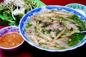 Những món ăn đường phố lúc nào cũng đông nghịt khách ở Sài Gòn