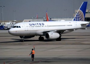 United Airlines khởi kiện người tung video lôi David Dao trên máy bay?