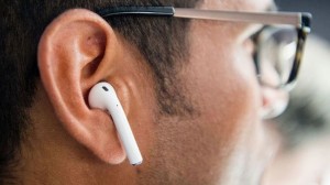 Xài iPhone và chỉ thích đeo 1 tai nghe, bật tính năng này là nhạc hay hơn gấp đôi