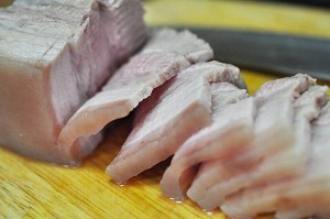 Bí quyết luộc thịt lợn thơm ngọt, chín mềm từ trong ra ngoài ai ăn cũng thích