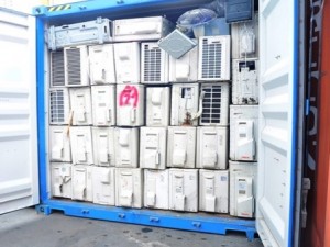 3 container hàng điện lạnh cũ nhập lậu được khai báo trá hình là ván gỗ MDF