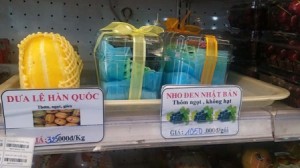 Người tiêu dùng Việt chi tiền triệu ăn trái cây ngoại còn trái cây trong nước thì sao?