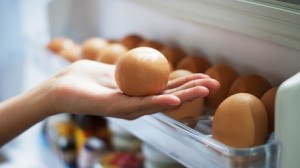 Lý do bạn tuyệt đối không nên để trứng ở cánh cửa tủ lạnh