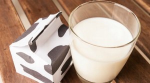 Tăng chiều cao cho trẻ: Uống sữa bò hay sữa đậu nành?