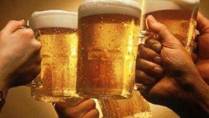 Uống phải bia giả, cơ thể bị tàn phá kinh khủng thế nào?