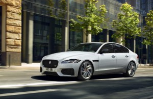 Jaguar khuyến mãi 400 triệu phí đăng ký trước bạ và 01 năm bảo hiểm