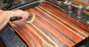 Cách làm sạch thớt gỗ, loại bỏ 100% vi khuẩn chỉ từ 2 nguyên liệu