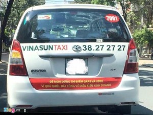 Bùng nổ taxi dán khẩu hiệu phản đối Uber, Grab