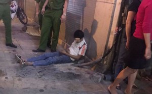 Hà Nội: Người đàn ông tử vong trong tư thế ngồi trên vỉa hè