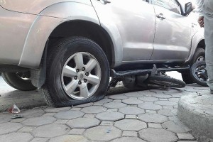Cảnh báo giao thông: Lốp ô tô 'tan tành' chỉ vì những lý do đơn giản