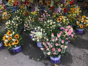 Ngày 20/11: Hoa bó tiền triệu, hoa lẻ giá 