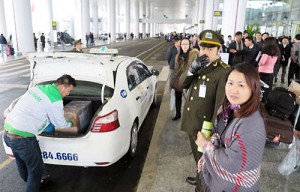 Cục Hàng không Việt Nam yêu cầu các sân bay không quy định riêng ‘tuổi’ taxi