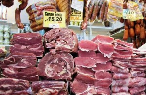 Thịt nhập khẩu tràn lan, điều tiết cách nào?