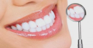 Trắng răng cực nhanh chỉ bằng cách sử dụng lô hội