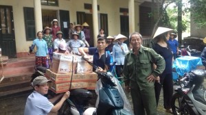 Thanh Hóa: Bức xúc vì mua phải hàng kém chất lượng, dân vây trụ sở UBND xã