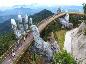 Du khách không thốt nên lời khi bước chân tới cây cầu nổi tiếng Việt Nam này