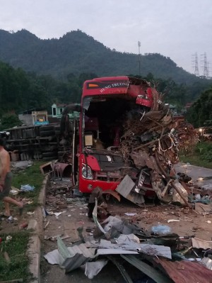 Tiết lộ bất ngờ về tốc độ xe khách trong vụ xe khách va chạm với xe tải làm 40 người thương vong ở Hòa Bình