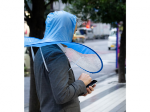 Nhật Bản ra mắt sản phẩm mũ đi mưa giá 100.000 đồng có thiết kế trông giống cái 