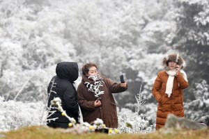 Không khí lạnh tăng cường, Bắc Bộ tiếp tục giảm nhiệt chìm trong lạnh giá