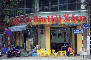 Nhiều quán nhậu ở Hà Nội giảm 70% khách tới uống bia, rượu
