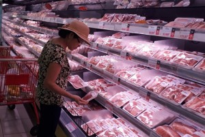 Thịt lợn ở siêu thị giảm giá sâu hỗ trợ người dân dịch COVID-19, sườn non giảm đến 42.000 đồng/kg