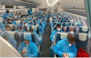 Chuyến bay đón 129 bệnh nhân Covid-19 từ Guinea Xích đạo đã hạ cánh an toàn